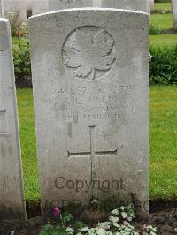 Etaples Military Cemetery - Falls, R L